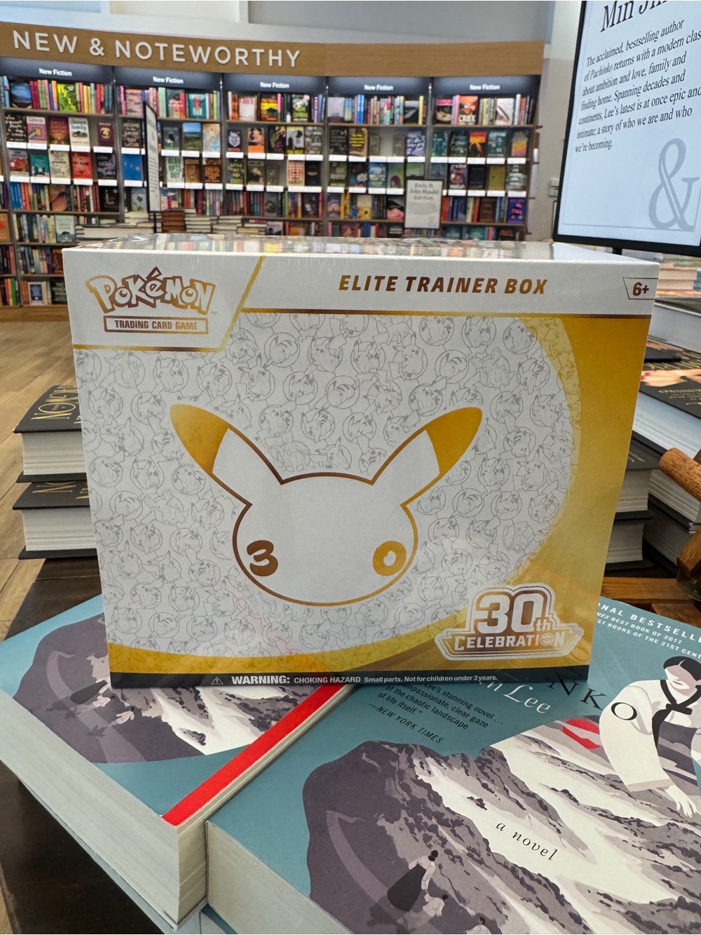 Pokémon TCG 30th Celebration Elite Trainer Box (ETB) RARE 100% AUTHENTIC